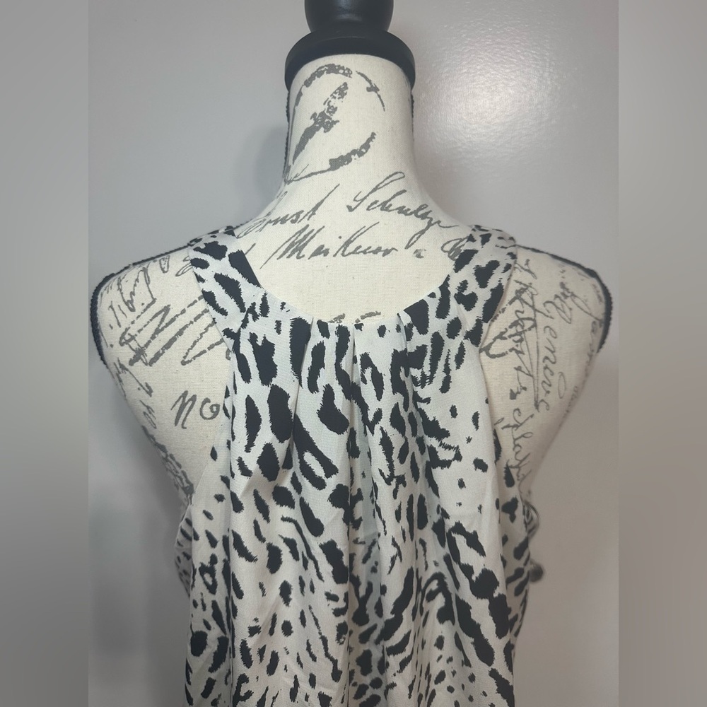 Everly black & white cheetah print top. Size Small. EUC. - Picture 4 of 8